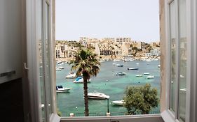 Blue Harbour 3 Bedroom Seafront Apartment With Large Yard On The Promenade - By Getawaysmalta
